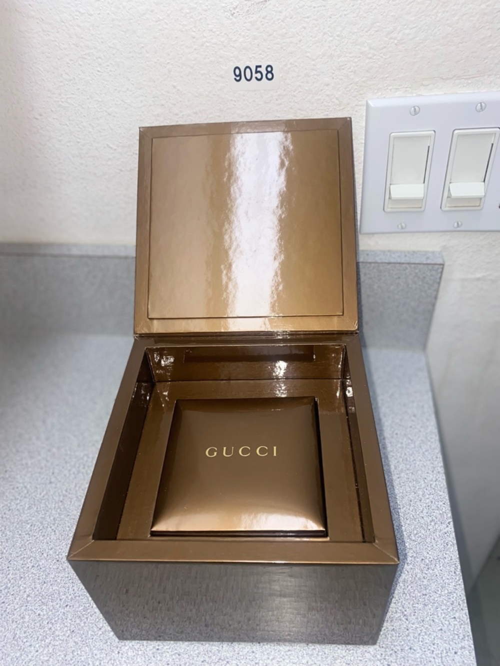 Gucci Brown and Gold Box Bundle EUC - 9058 - Picture 9 of 13